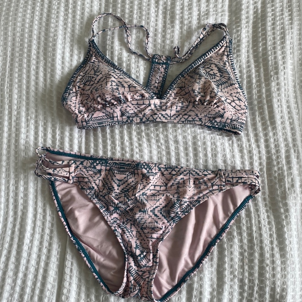 Swimsuit size large bottom and medium top. Worn once